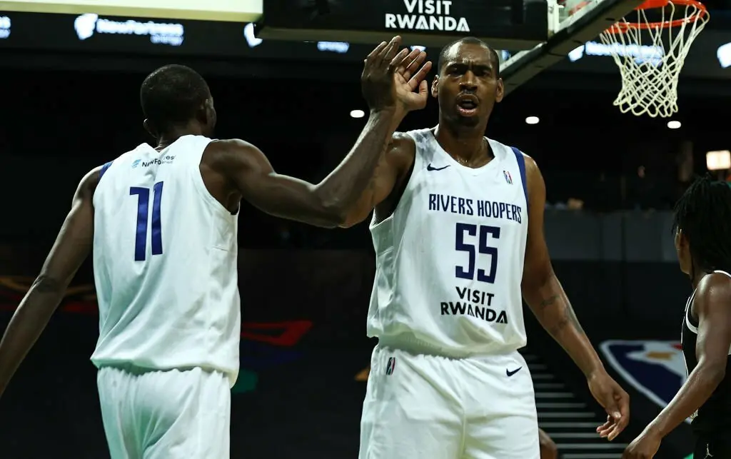 Cover image for Hoopers hit century, rout Raptors