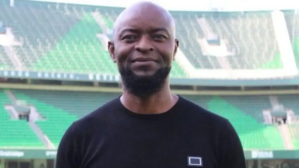 Cover image for Finidi eyes permanent Super Eagles job