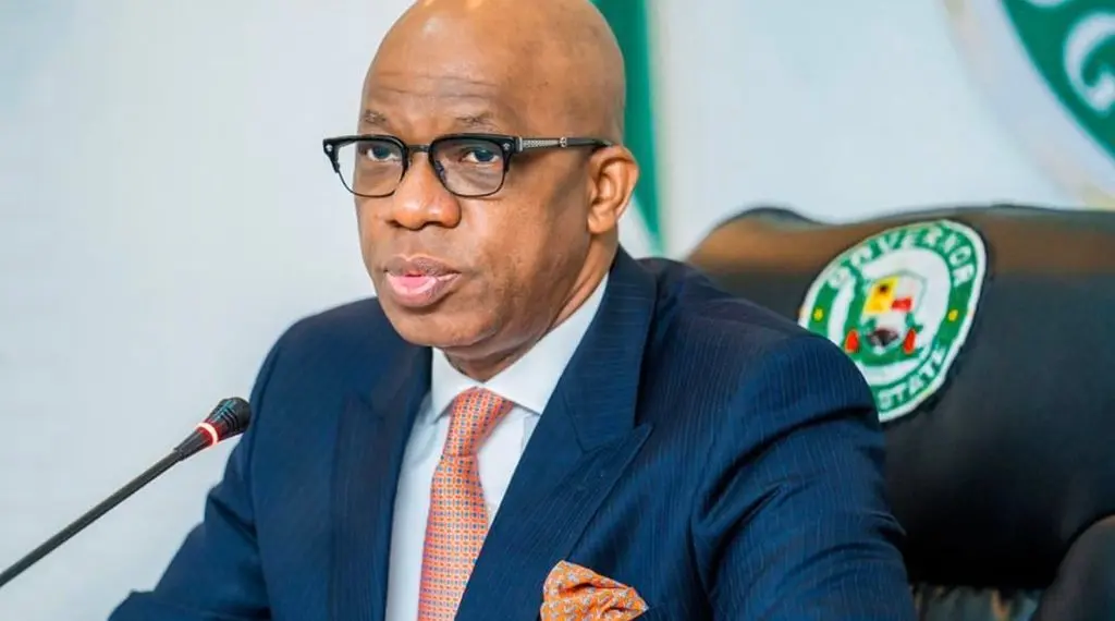 Cover image for Gov Abiodun, Enoh laud Amusan's feat