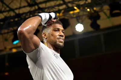 Cover image for I should be WBC heavyweight champion of the world - AJ