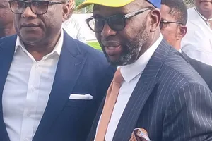 Ex-UI Footballers Association commissions multimillion-naira 7-Aside Astro Turf in UI ...... Renaissance Africa Energy, Airpeace bosses lead dignitaries to event