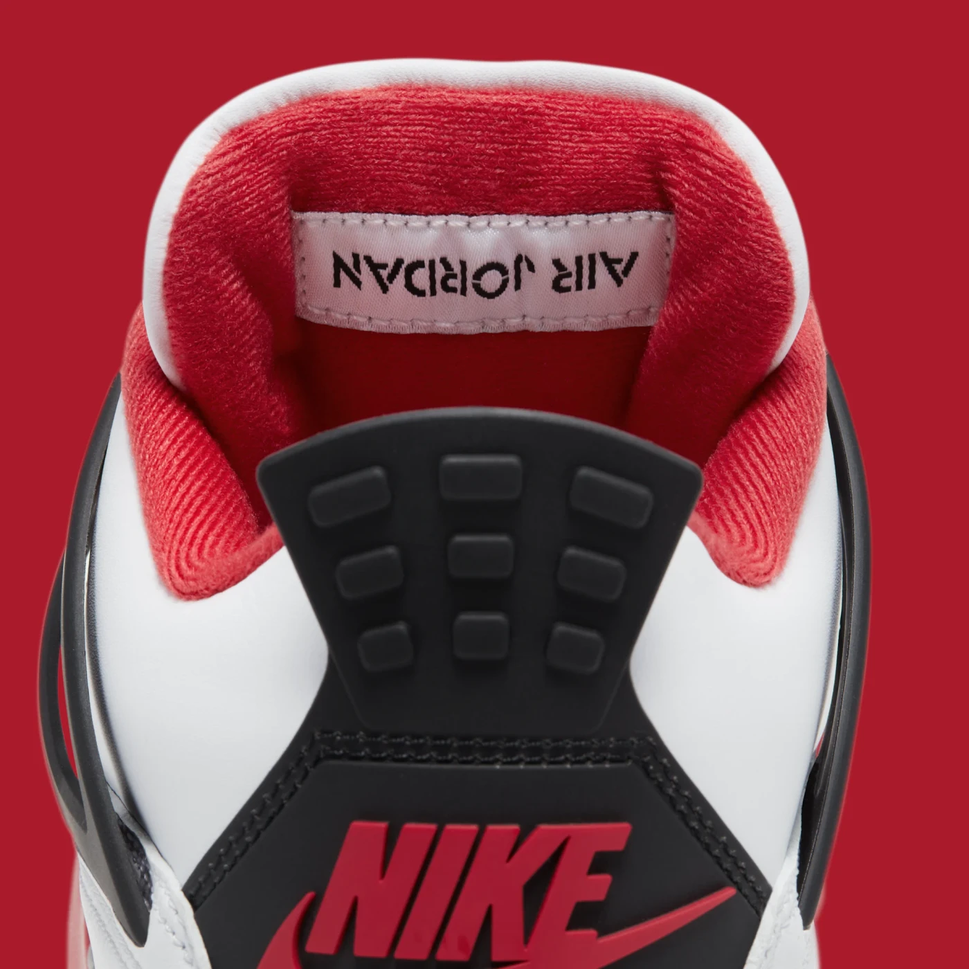 Air Jordan 4 “Fire Red” retorna em 2027