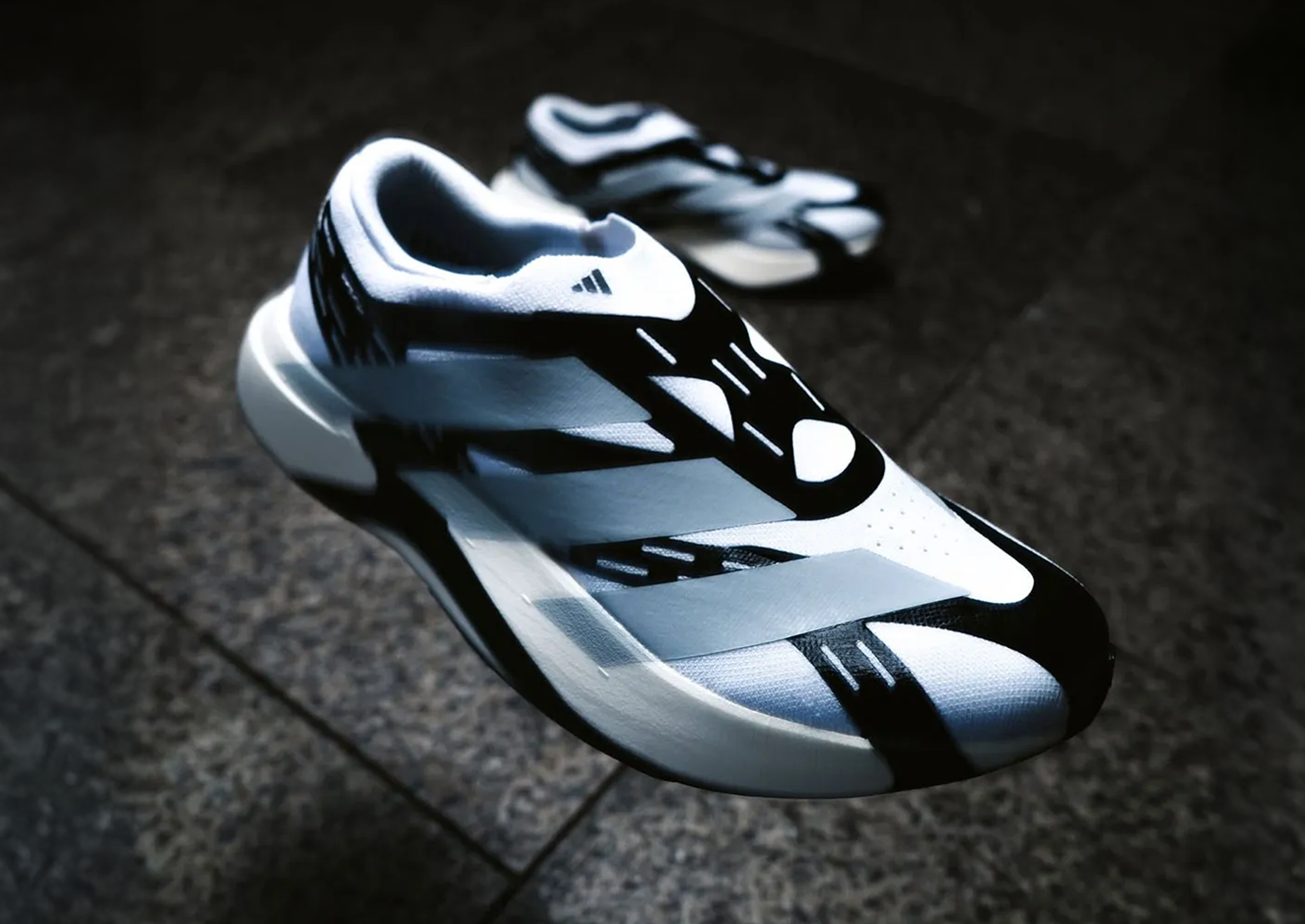 adidas Adizero EVO SL ganha versão sem cadarços