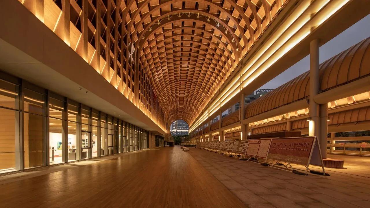 Premium commercial linear lighting corridor
