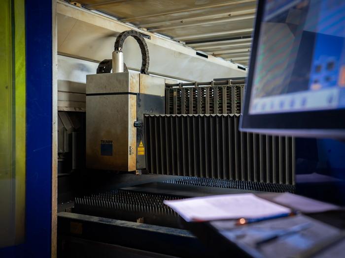 Laser cutting bed in operation