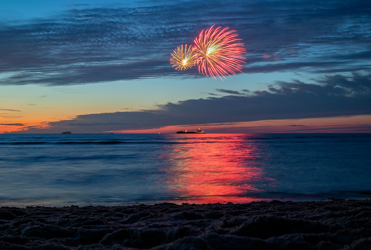 Catch the annual 4th of July fireworks at Jetties Beach