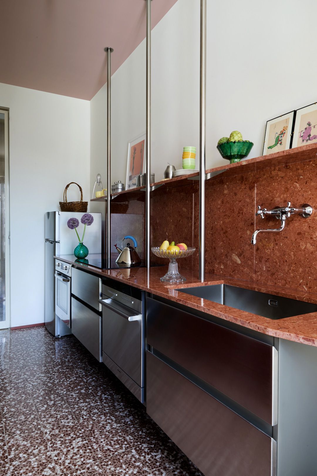 Wunderkammer, Kitchen