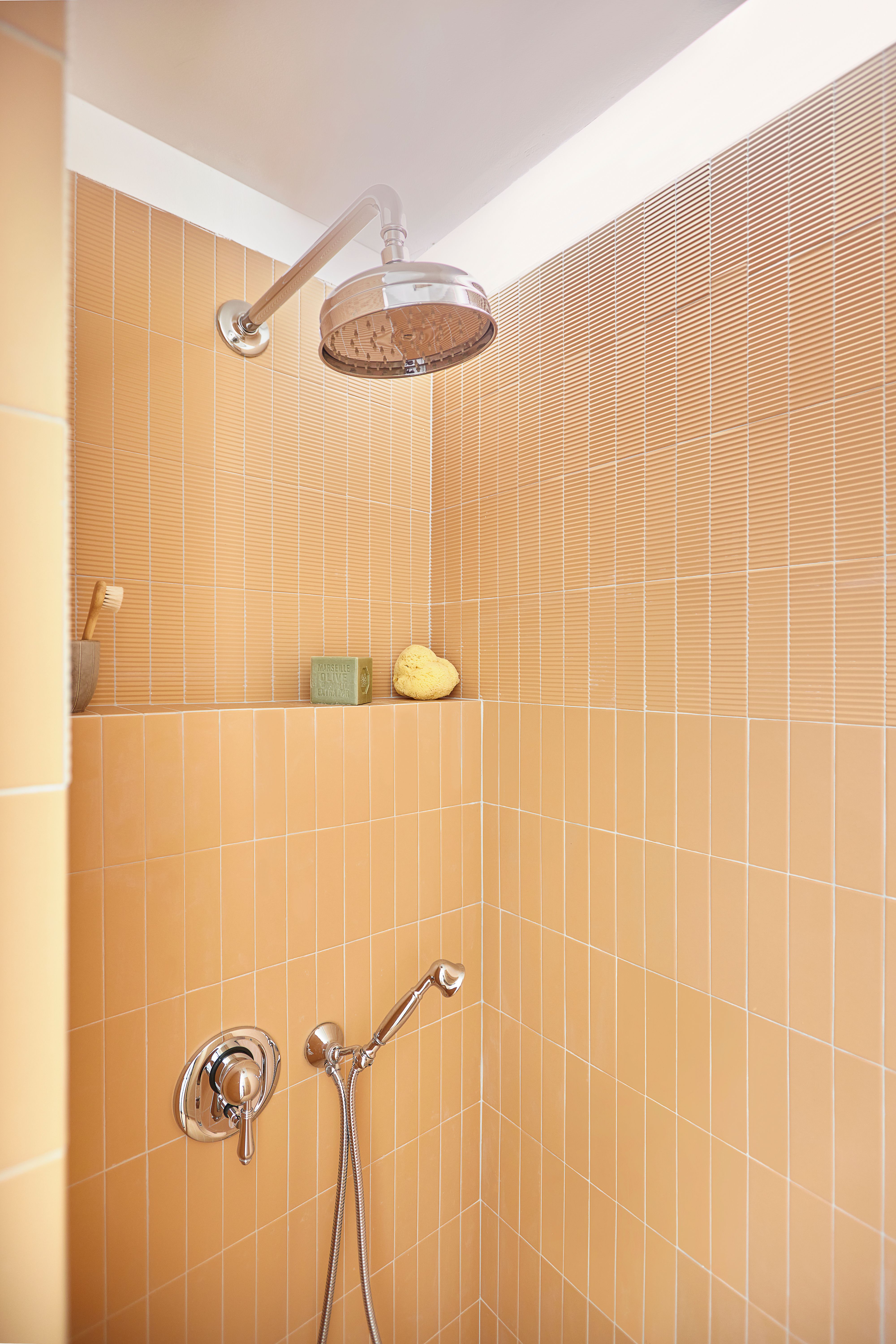 Coup De Théâtre, Bathroom