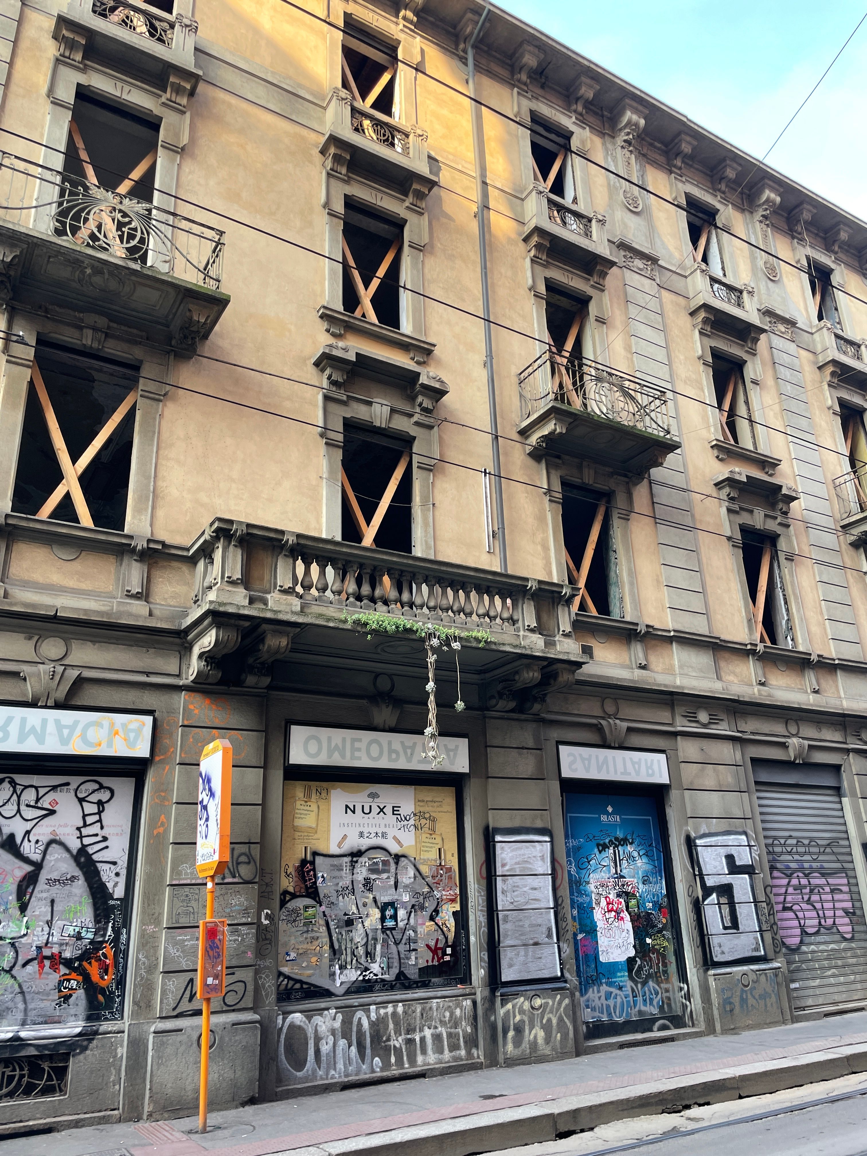 Radical Conviviality. The Phantom House