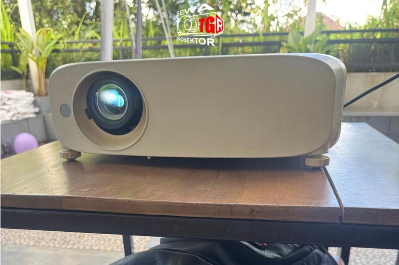 Paket 6 Jam - Proyektor 5500 Lumens