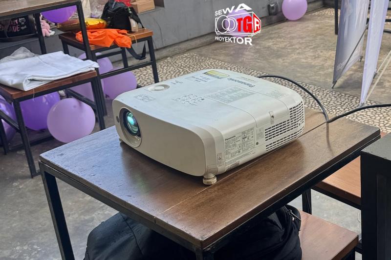 Paket 12 Jam - Proyektor 5500 Lumens
