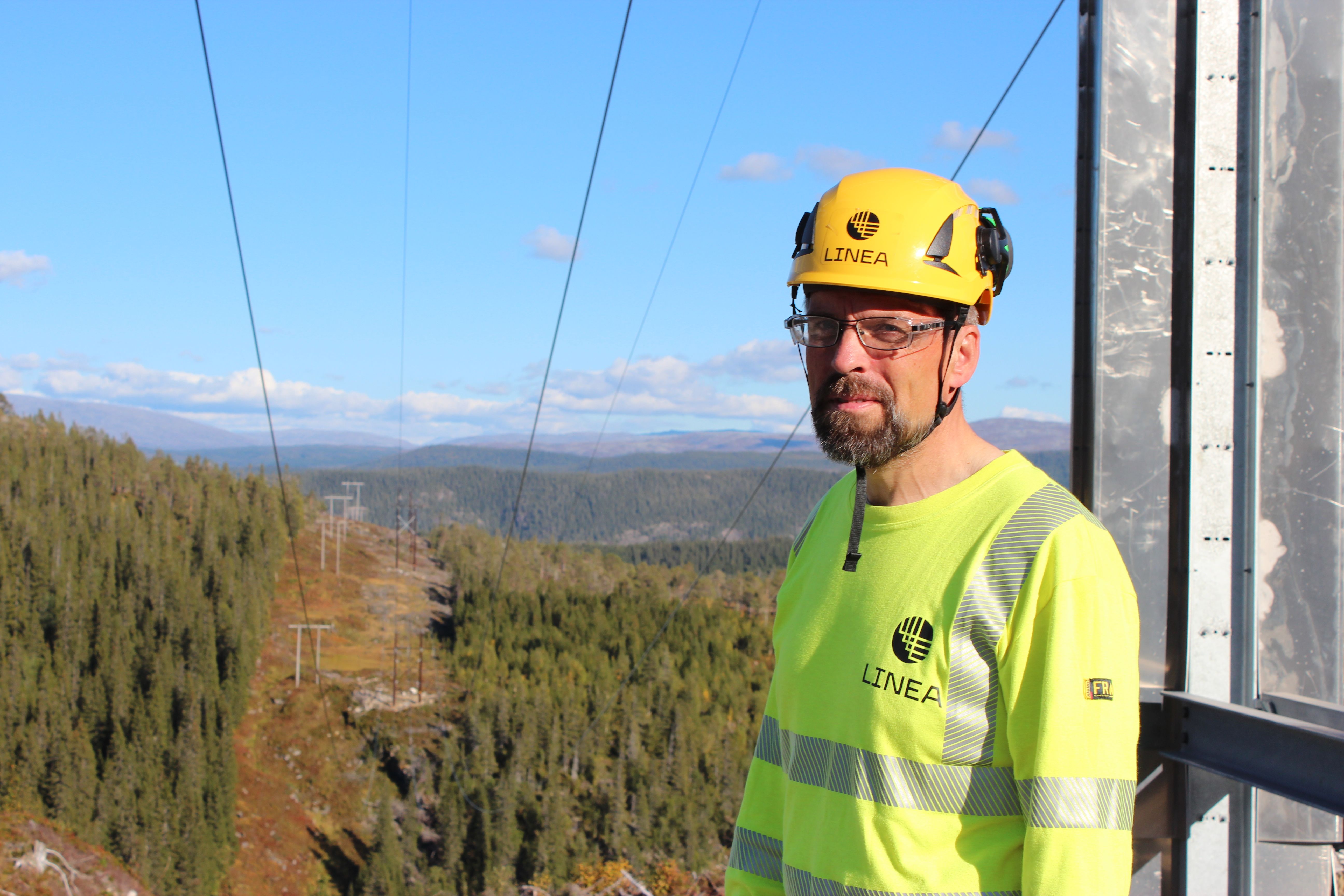 Stort og langt linjenett: Vi er stolte av å kunne forsyne Helgeland med stabil strømforsyning, sier Steinar Benum, daglig leder i Linea