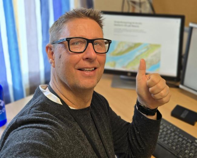 Frode Dorp med tommelen opp