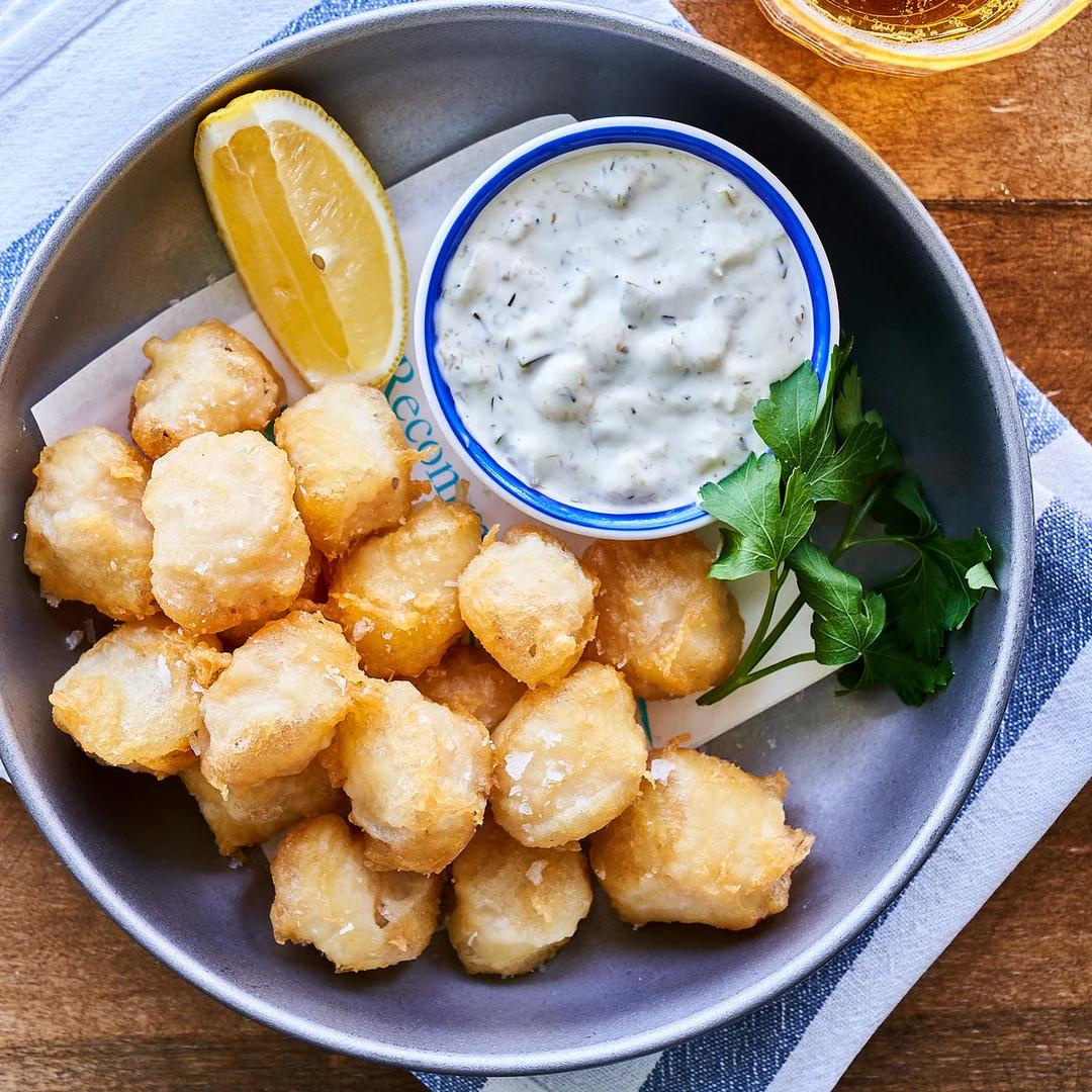 Beer battered scallops and chips with lemon