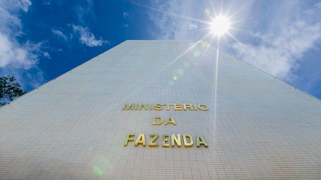 Governo Brasileiro Arrecada R$9,3M | Abril 2025