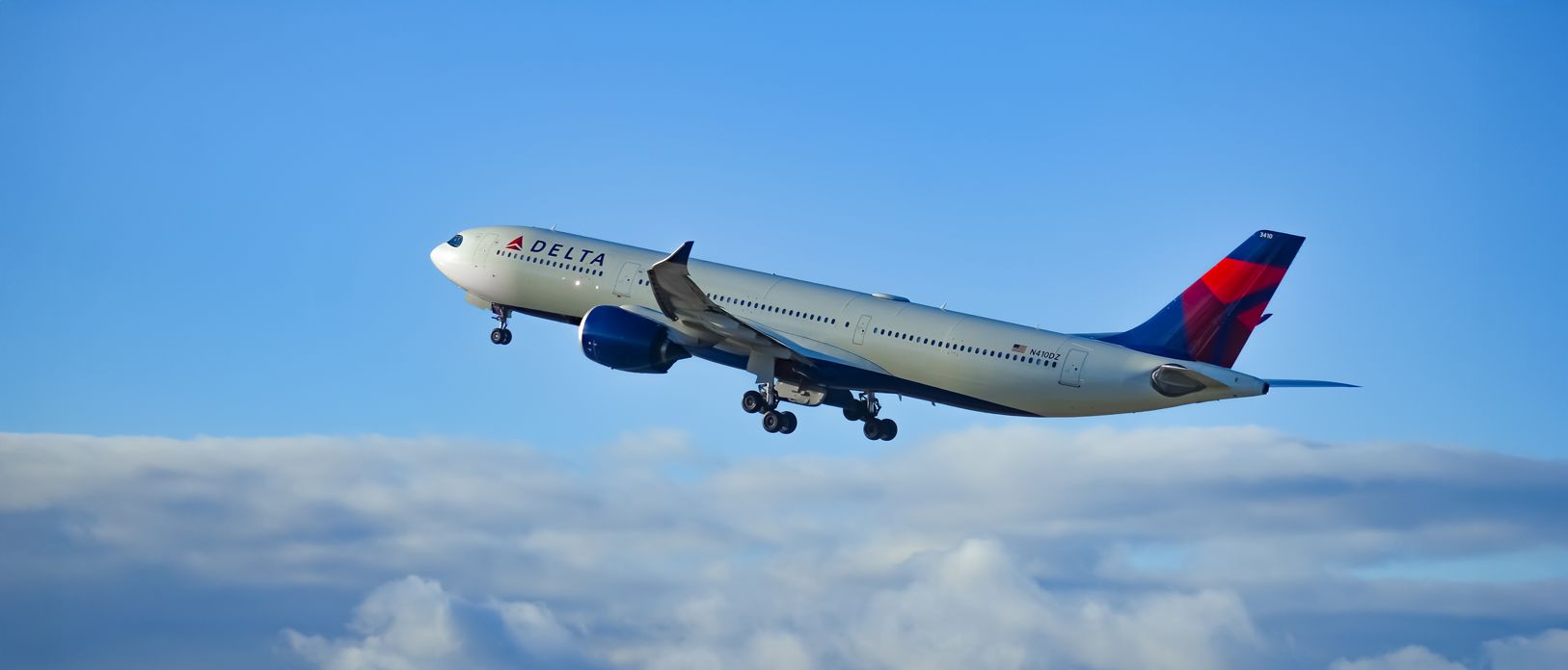 Delta Surveys Passengers on Simulated Sports Betting