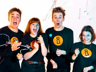 Rob是一個即興團體的成員。