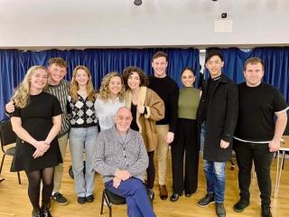 音樂劇學生與Claude-Michel Schönberg一起上大師班