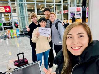 主辦方熱情的來到機場接機。