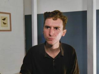 Rob對某人感到驚訝。