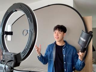 Leon taking a self tape at a hoe setting