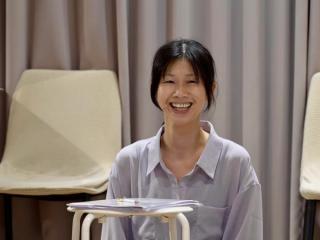 賴小姐在工作音樂劇時充滿了喜悅。