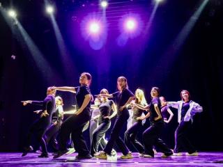 學生們為呈現排練中