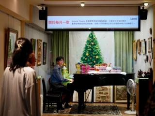 Leon leading vocal warm up.