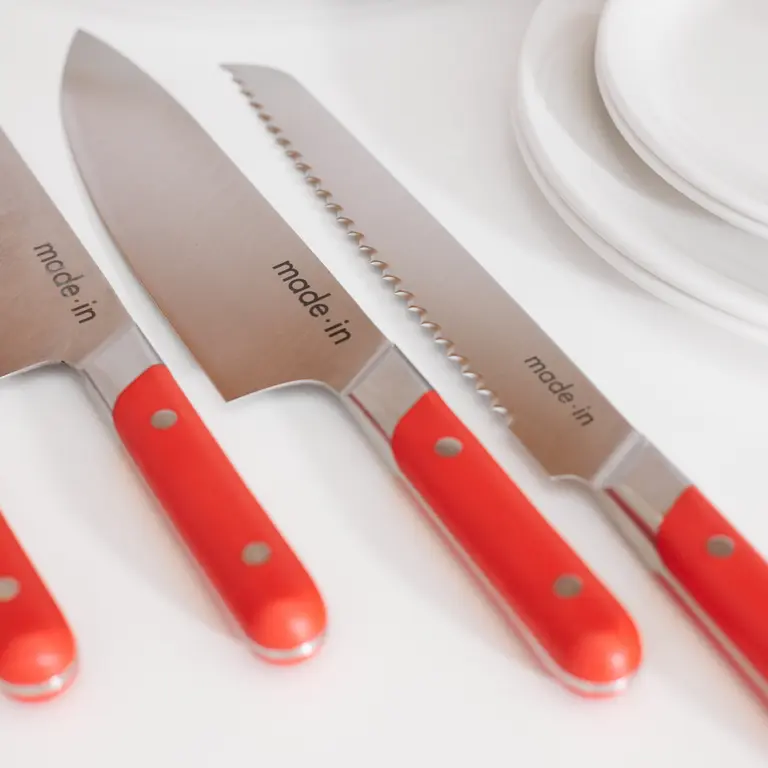 knife set red lifestyle