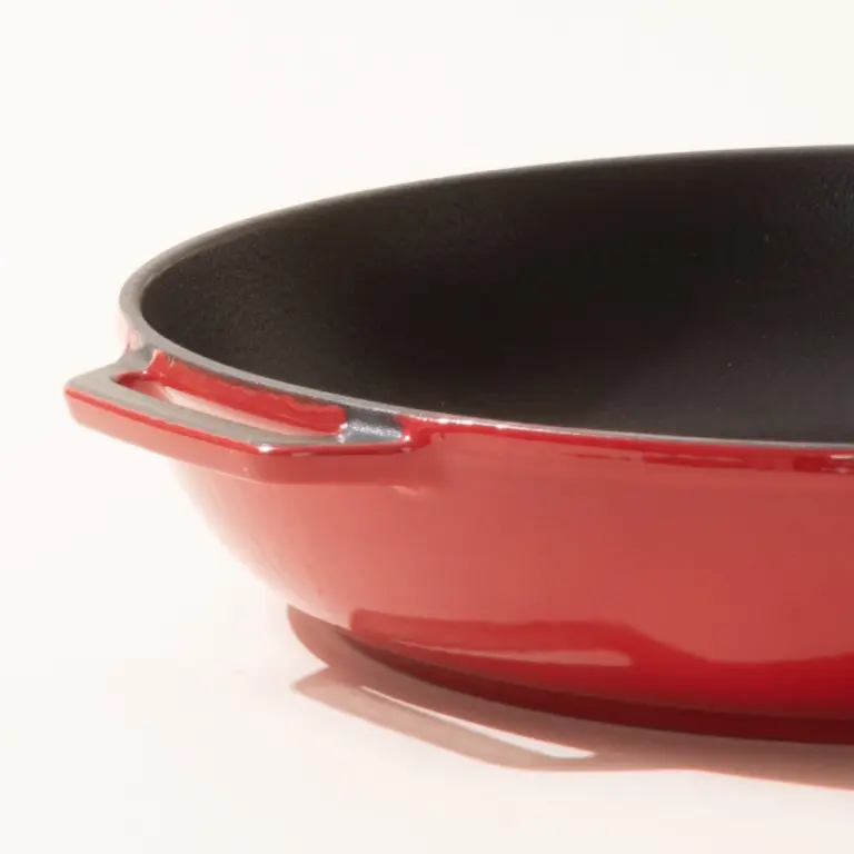 cast iron skillet made in red helper handle