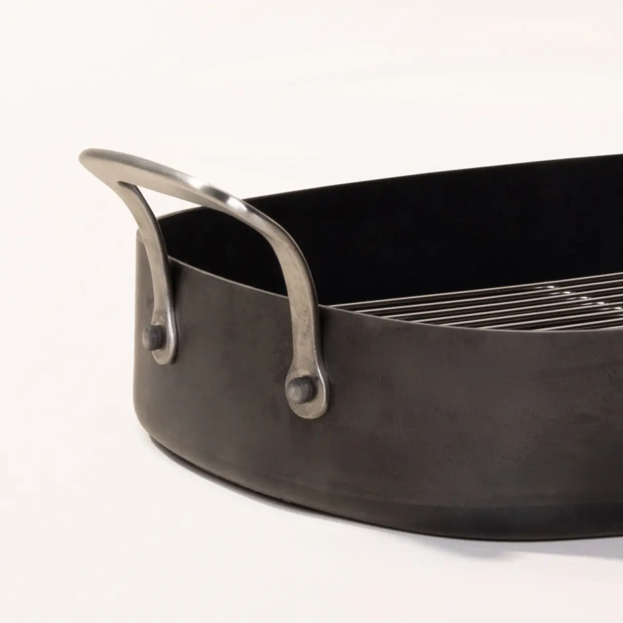 carbon steel roasting pan detail