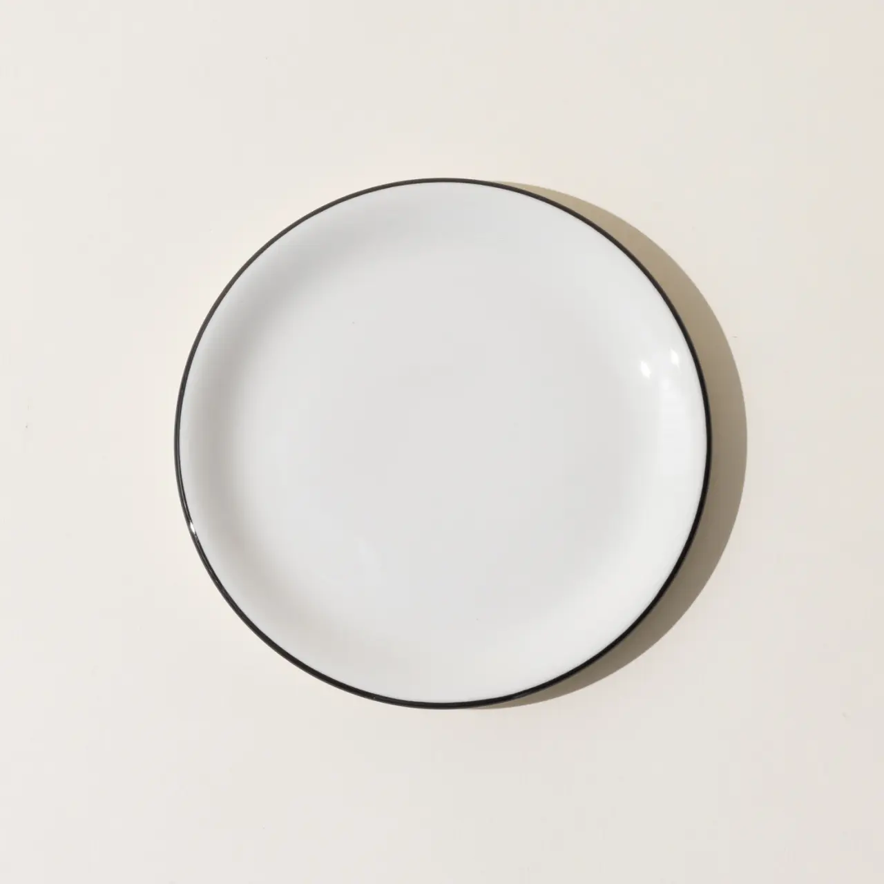 bread and butter plate black rim top