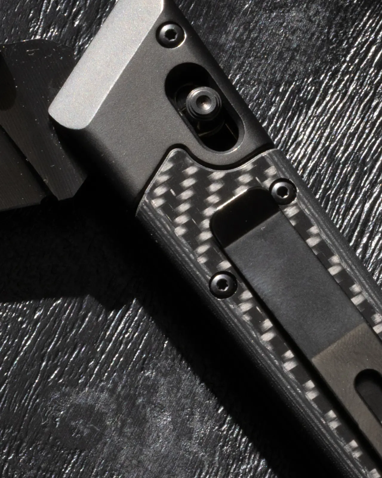 LIGHTWEIGHT CARBON FIBER HANDLE