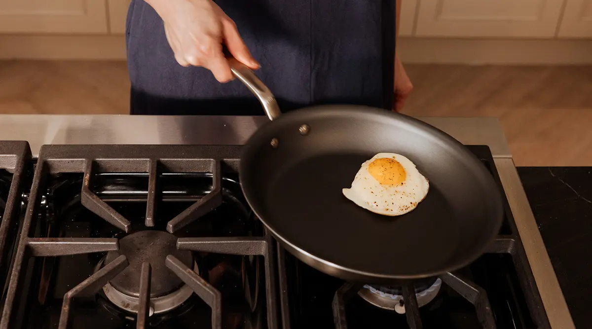 egg in non stick frying pan