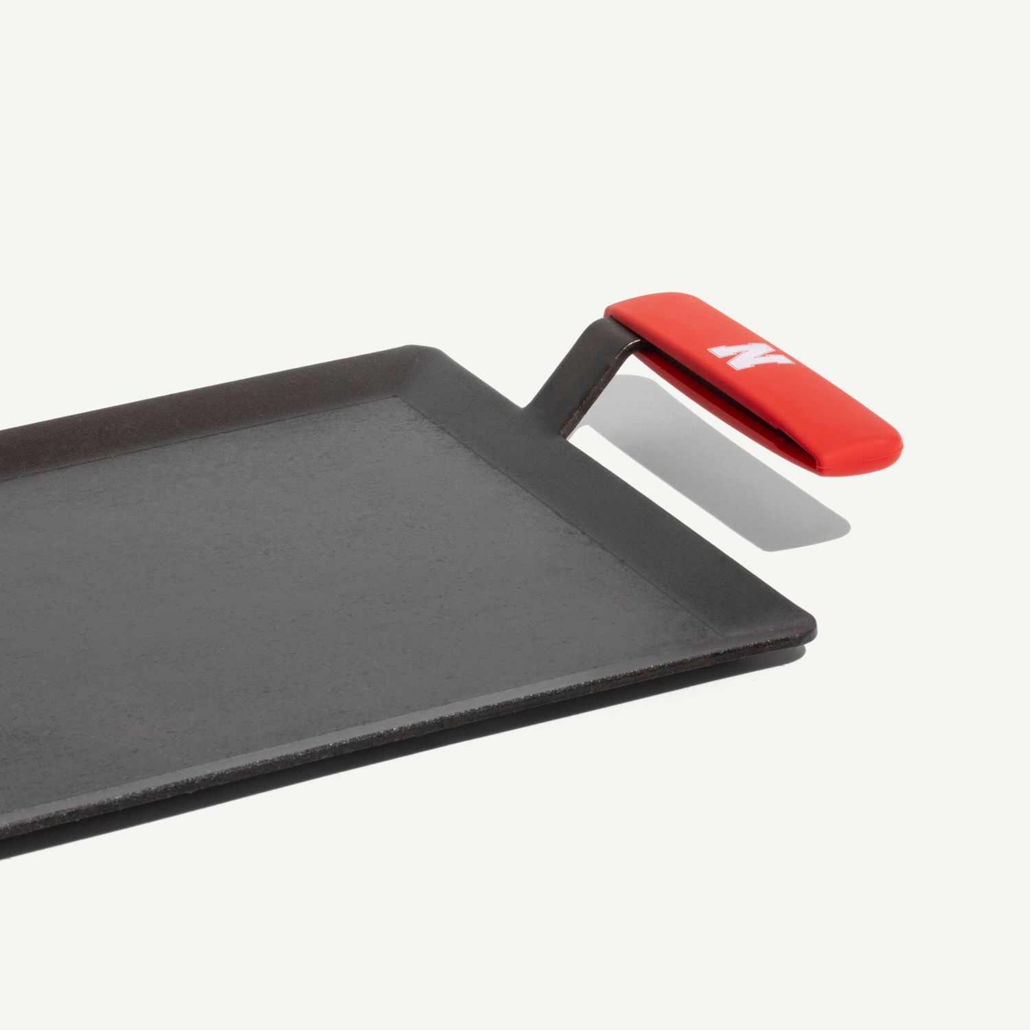 Griddle with University of Nebraska Sleeves - thumbnail 4