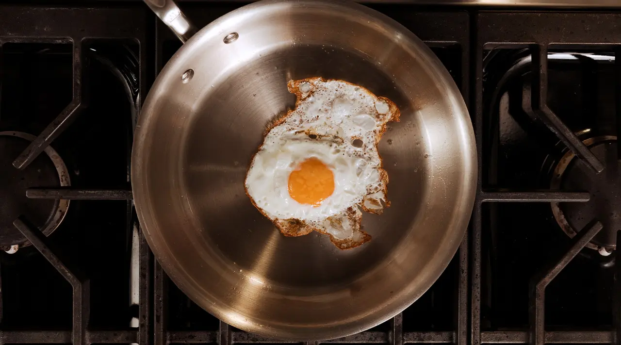 How to Cook Eggs on Stainless Steel 