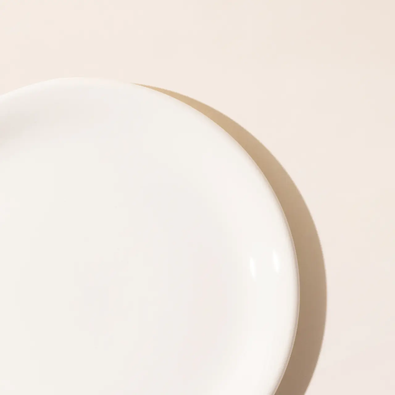 undecorated appetizer plate detail image