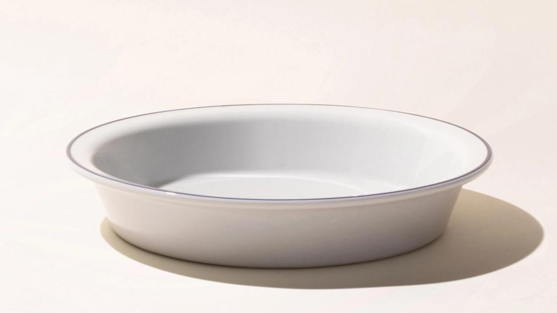 Pie Dish - 1.5 QT | Made In | Navy Rim