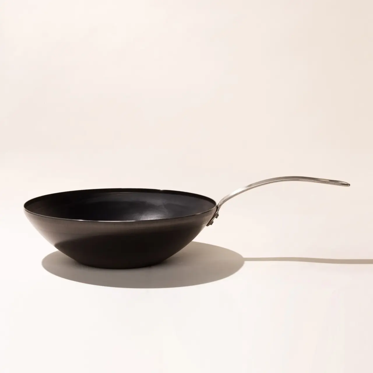 carbon steel wok side image