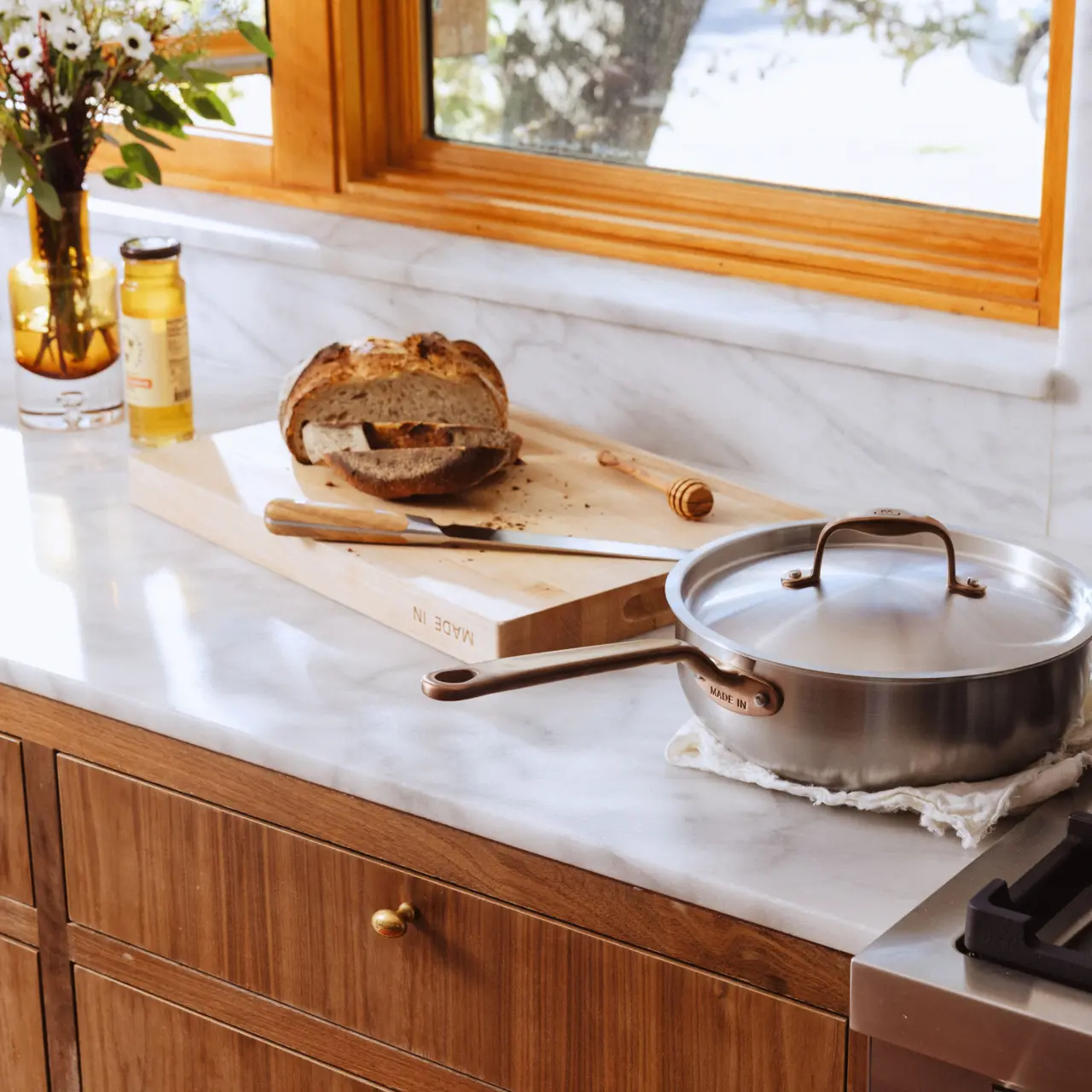 3 QT / Brushed Copper lifestyle shot
