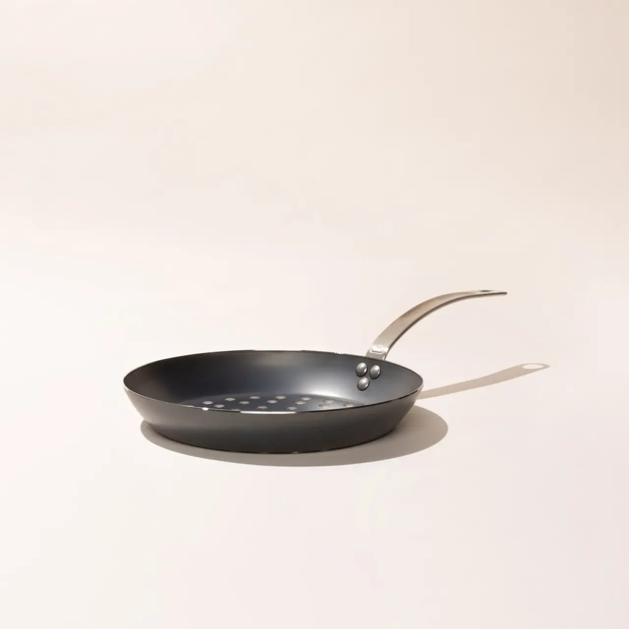 carbon steel grill frying pan angle image