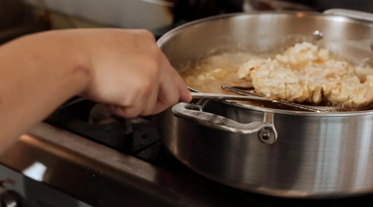 How to Clean Oil Splatter in Your Kitchen in 4 Steps