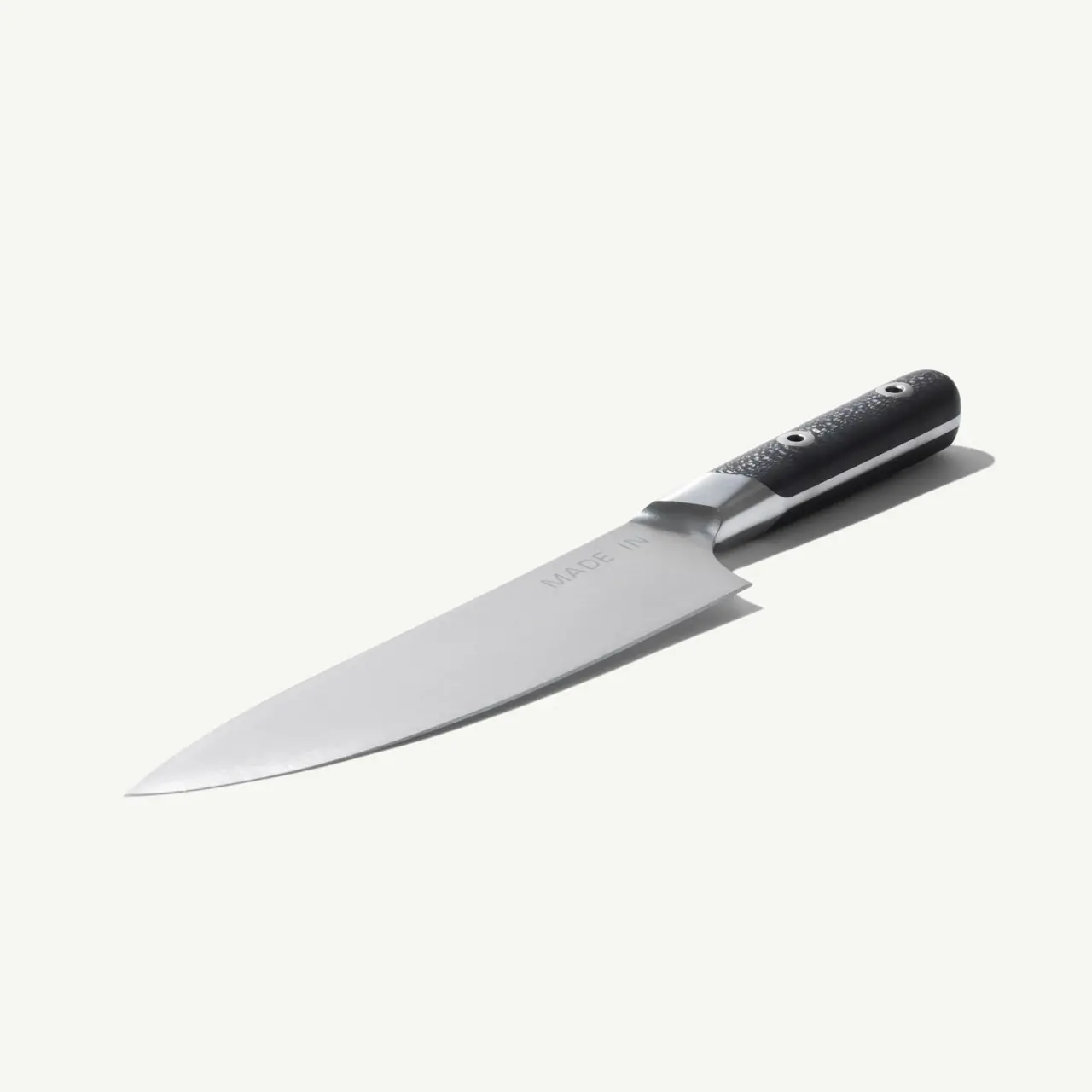 8" / Carbon Fiber / Standard lifestyle shot