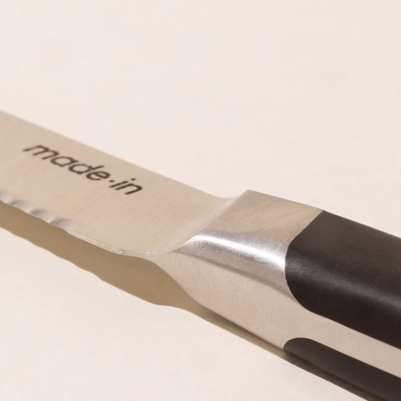 utility knife black blade macro