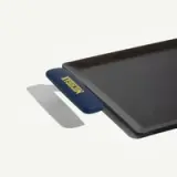 A rectangular cooking pan with a smooth surface is shown, featuring a blue handle marked with the word "Kishigari."