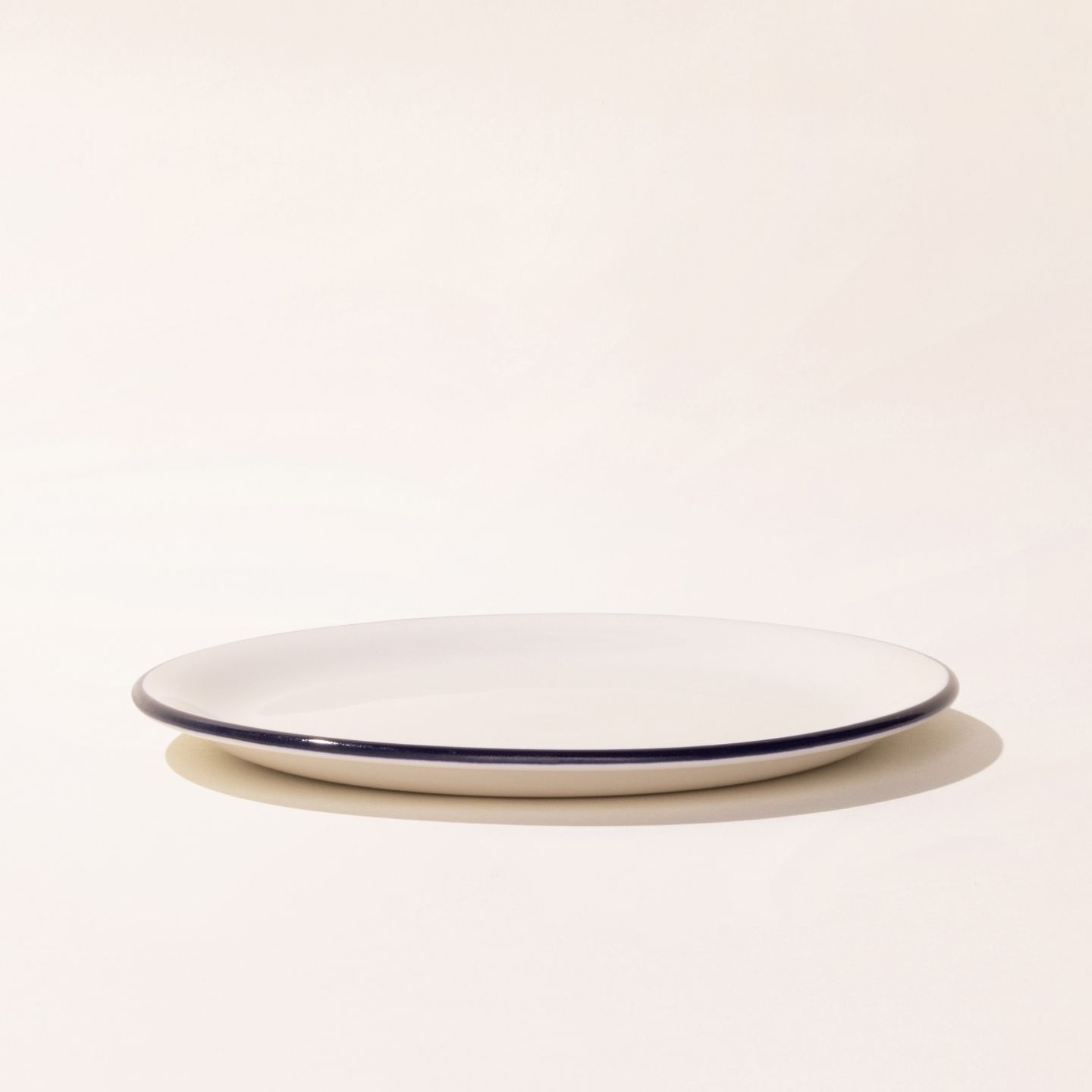 White plates shop with blue rim