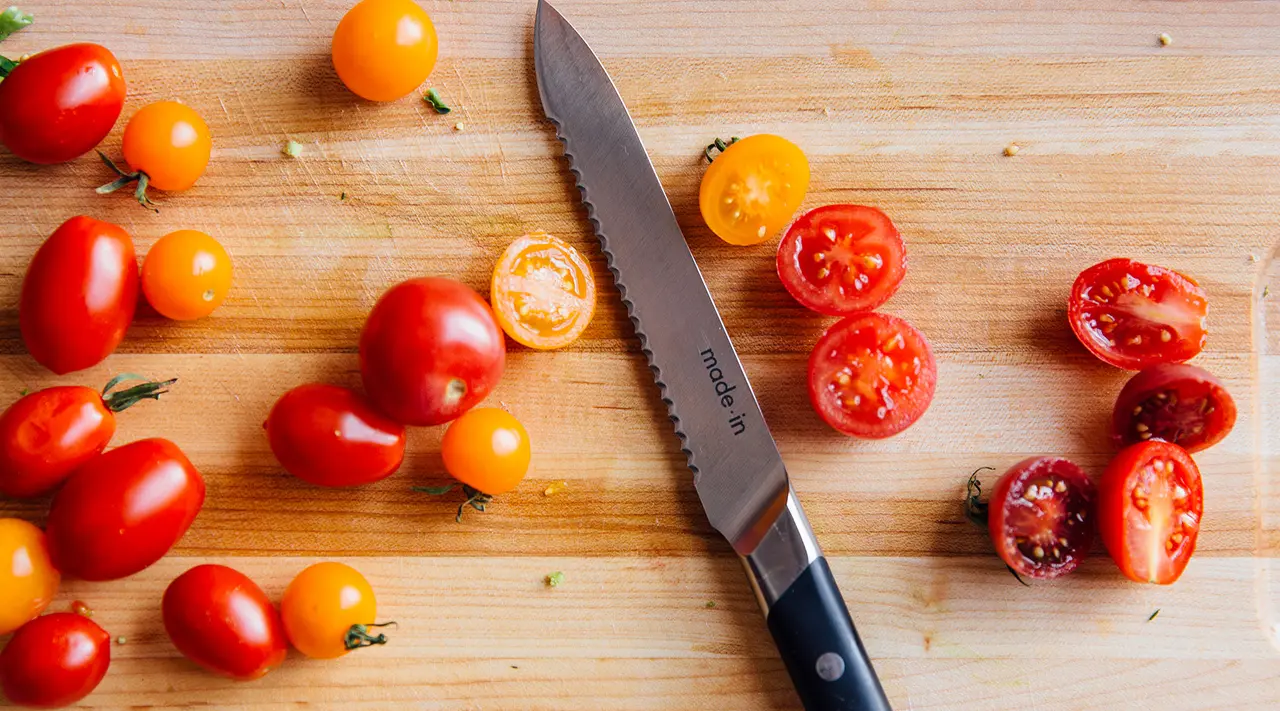 utility knife with tomatoes
