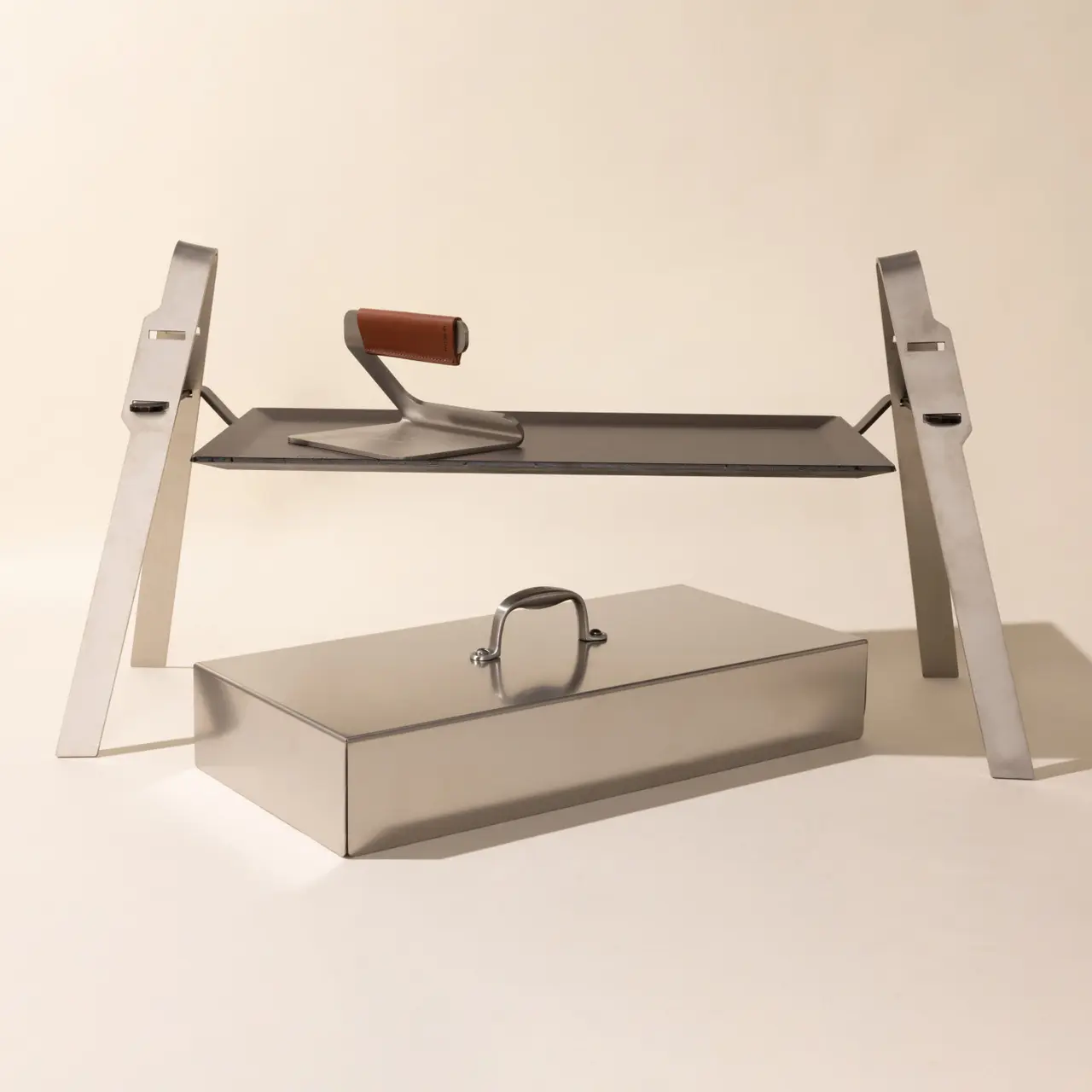 griddle and press with stand and legs