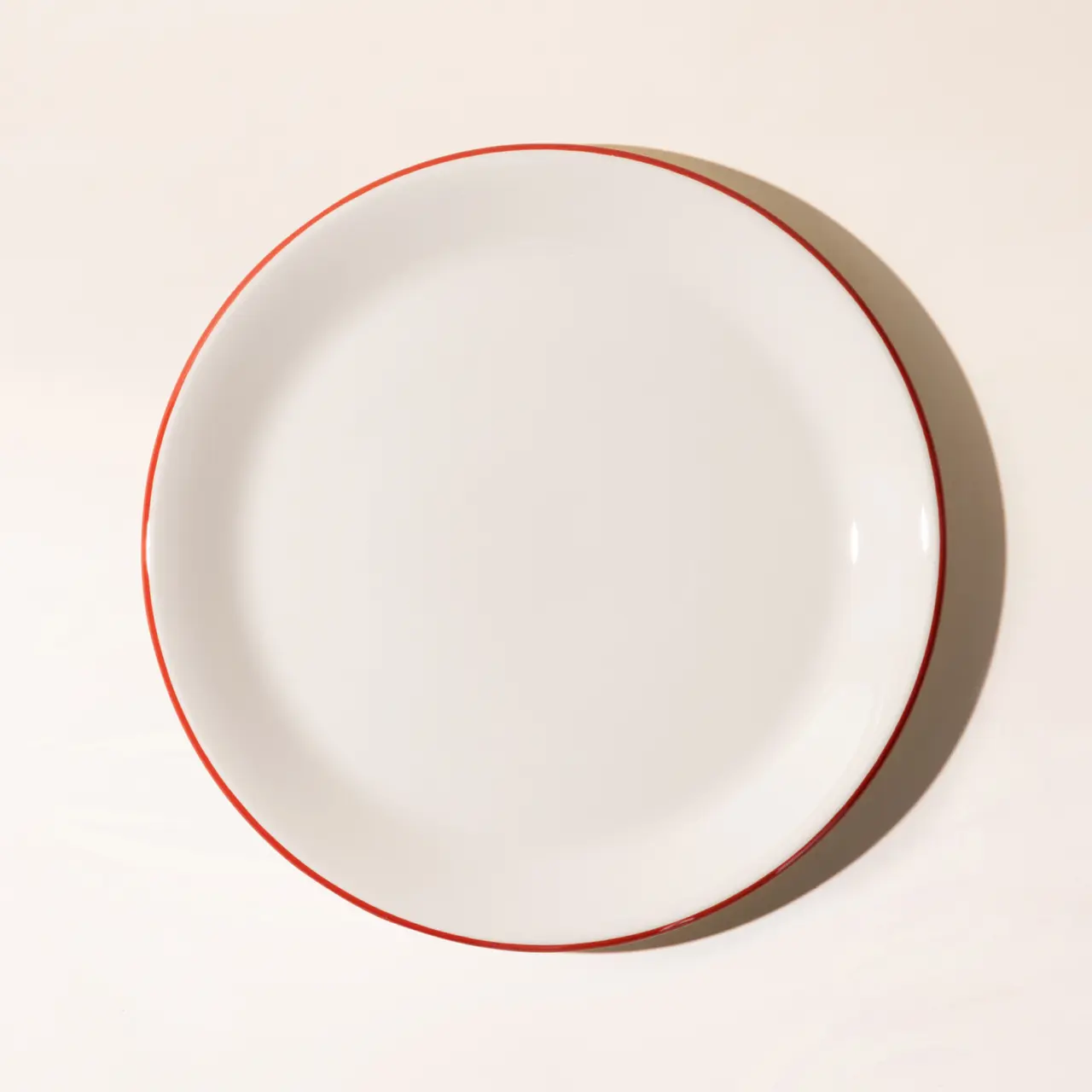 dinner plate red rim top