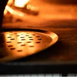 pizza steel lifestyle image